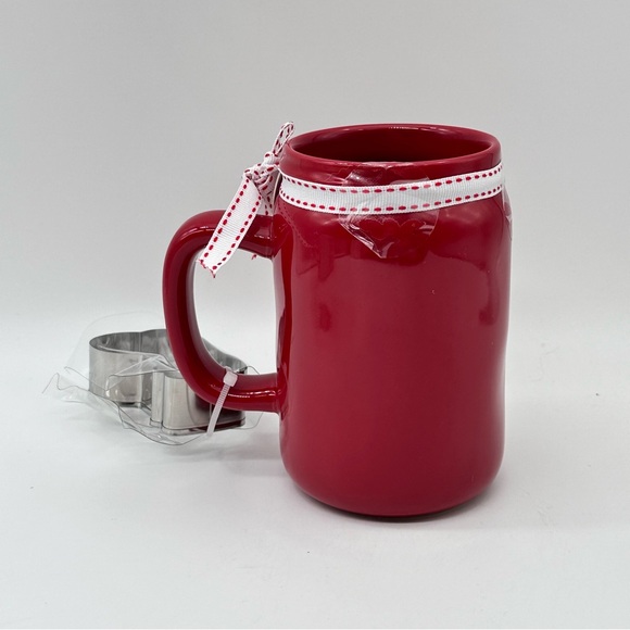 Rae Dunn SANTA’S LITTLE HELPER Red Ceramic Mug with Stocking Cookie Cutter - Picture 4 of 5